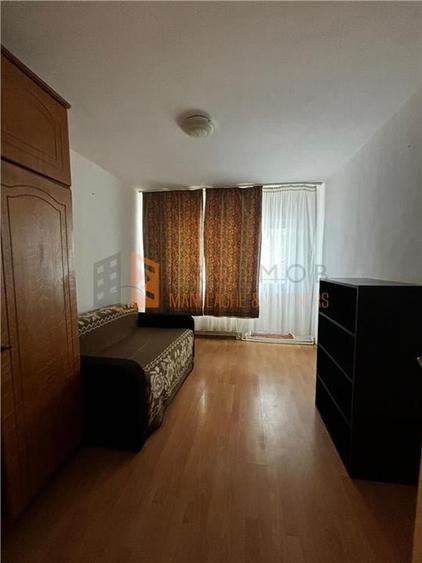 Apartament cu 3 camere nedecomandat, mobilat în Unirii Sud