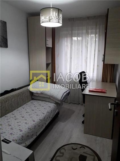 Apartament cu 3 camere, zona Milcov, Bacau - 5