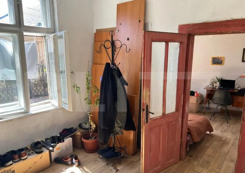 Casa de vanzare, cu 4 camere, 103 mp, zona semicentrala - 2