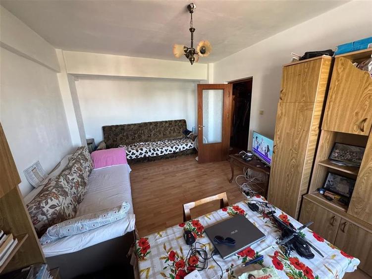 Garsoniera Comisia Centrala ,40 mp utili, et 4/4 cu acoperis,CT - 3