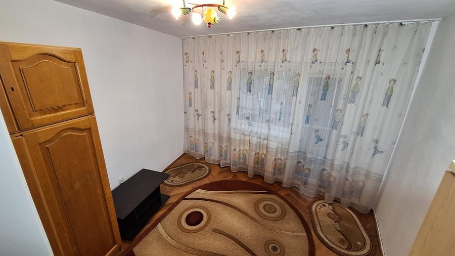 Chirie apartament 3 Camere situat in Micro 16 . Pe termen lung. 250 EURO - 3