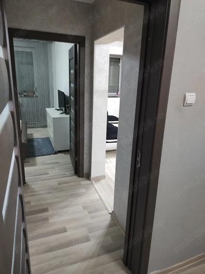 Apartament cu 3 camere semidecomandat în Micro 17
