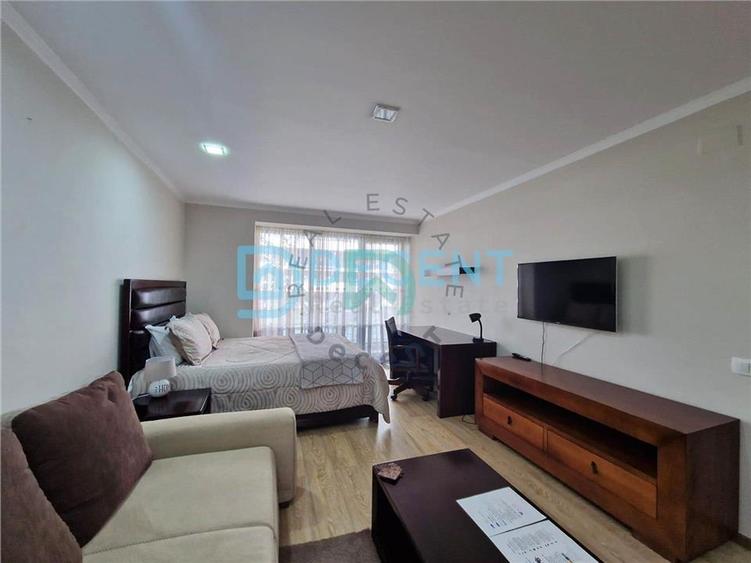 Garsoniera decomandata, Urban, Tractorul - 1