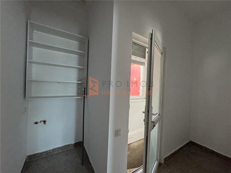 Casa sau Spatiu comercial  in zona magazinelor satesti - 9