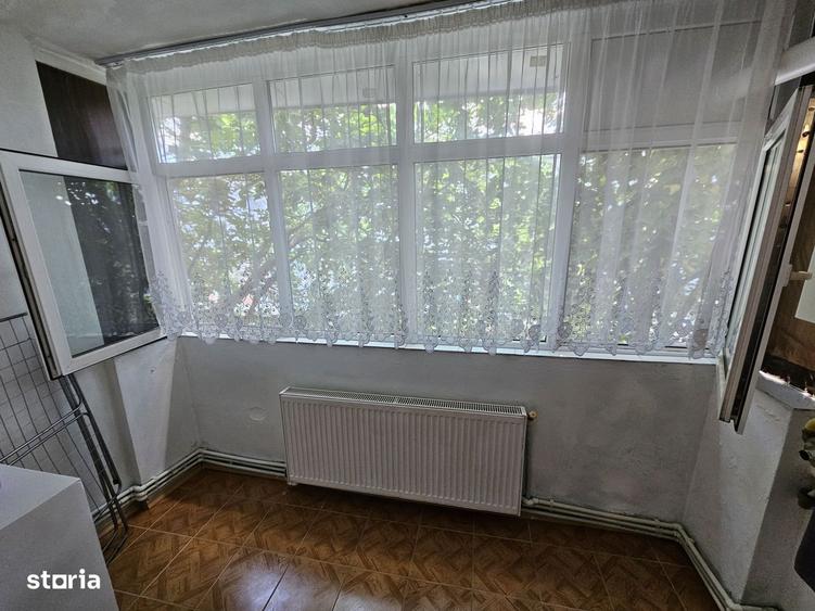 Inchiriez ap cu 2 camere zona Scoala 5 - 2