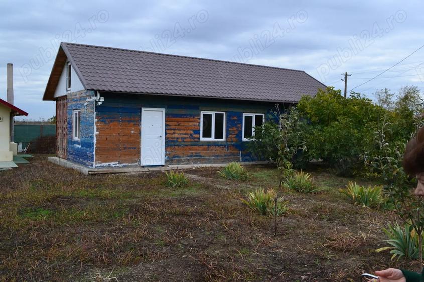 Casa + teren 3.500 mp + anexe gospodare?ti Scor?aru Vechi - - 5