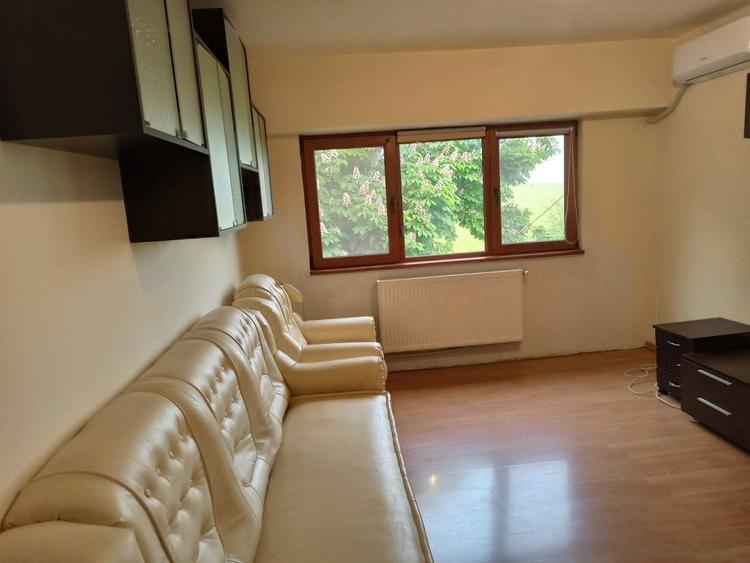 Apartament cu 3 camere de vanzare - 1