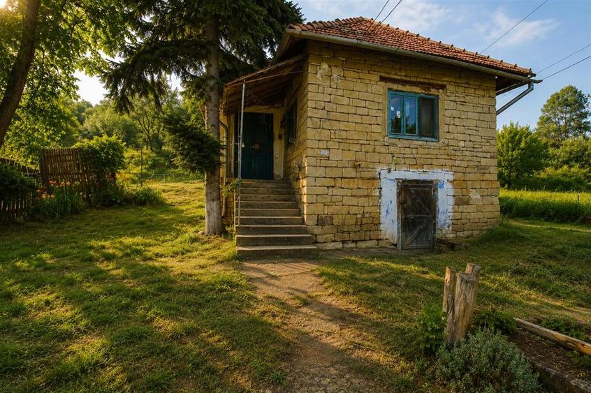 Casă cu 3 camere cu Canalizare în Șoimeni