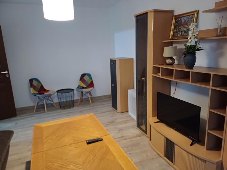 Tineretului -C.R.Motru -2 camere - 9