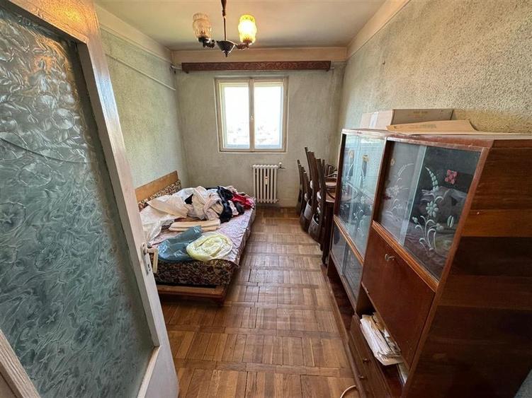 Apartament 3 camere, 1 boxa, zona Centrala , etaj 4 - 9