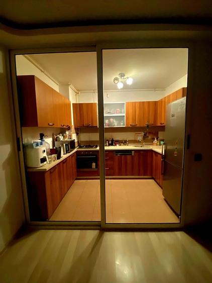 Apartament cu 3 camere decomandat în 13 Decembrie