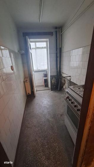 Bucuresti/Zona Semiluna apartament 2 camere parter orientare bulevard - 2