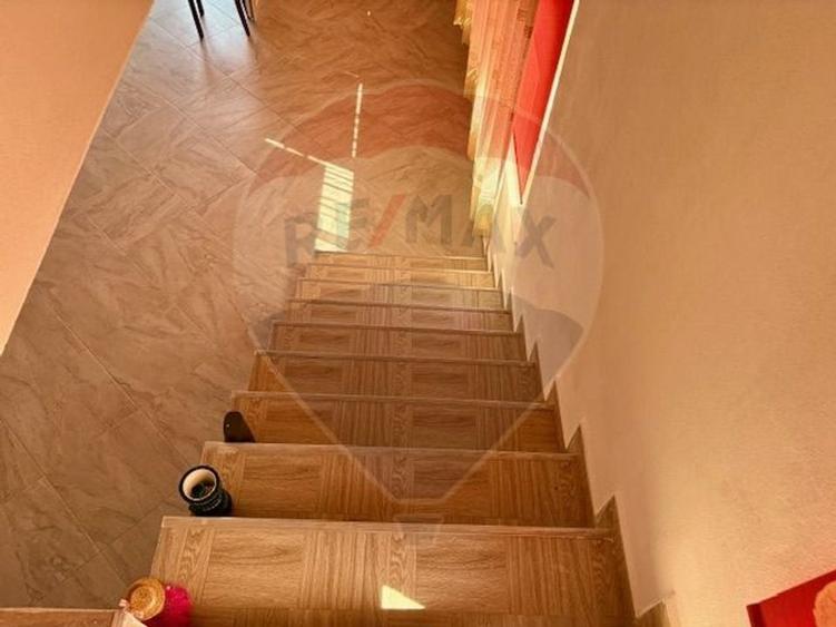 Casă / Vilă cu 5 camere de v&acirc;nzare - 17