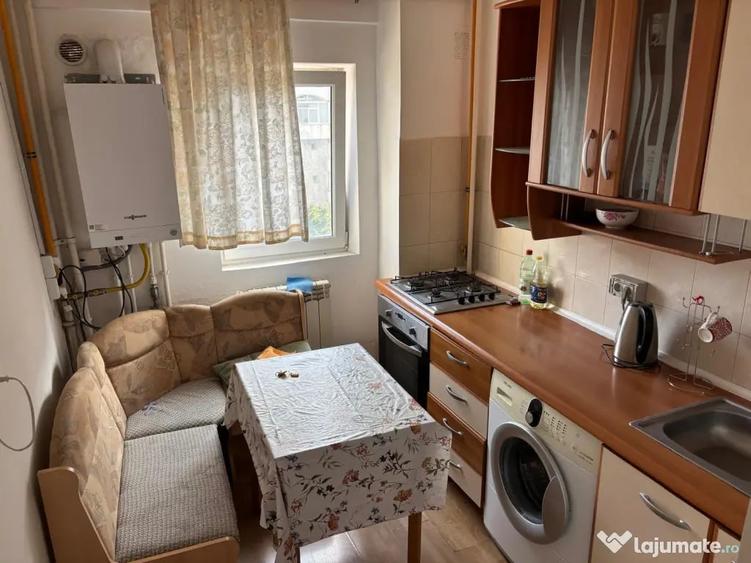 Apartament cu 2 camere decomandat în Gară