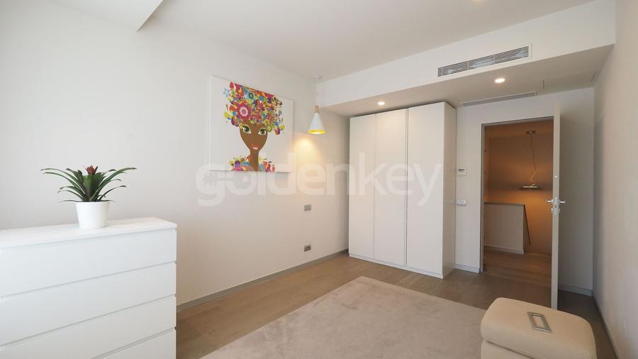 Apartament superb cu gradina | 2 garaje - 16