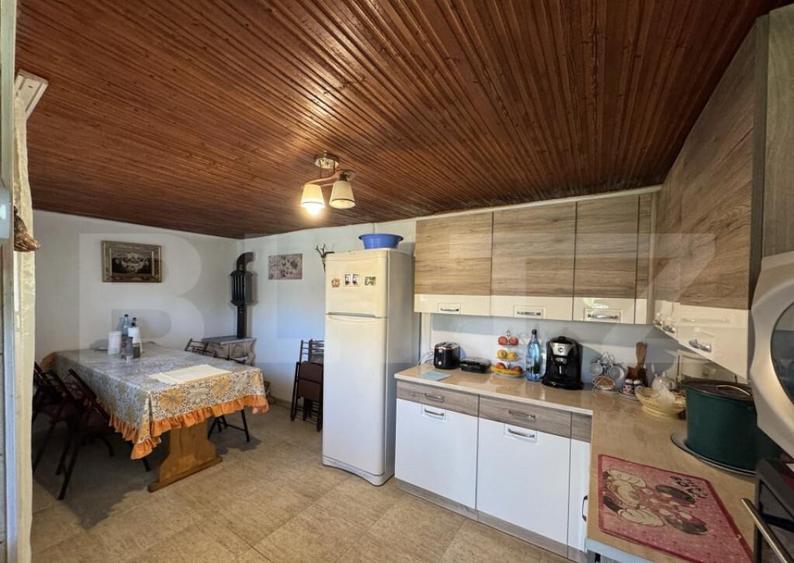 Casa plan parter cu 4 camere, 160 mp si 13000 mp teren, zona - 6