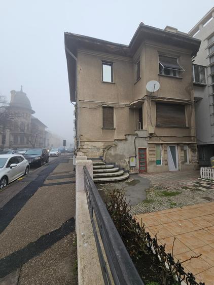 Vând apartament cu 2 camere str Mircea - 2