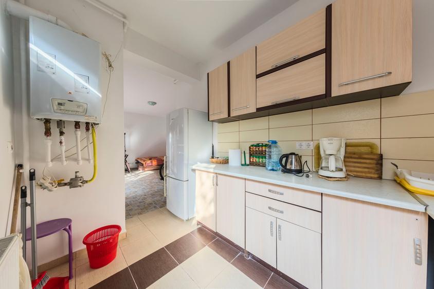 Apartament cu 2 camere semidecomandat, mobilat în Apusului