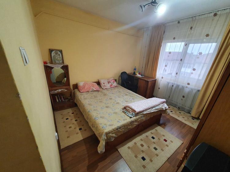 Vand apartament decomandat, 2 camere, situat pe Bulevardul Republicii nr. 1, Zona Nord, chiar langa Spitalul Judetean - 5