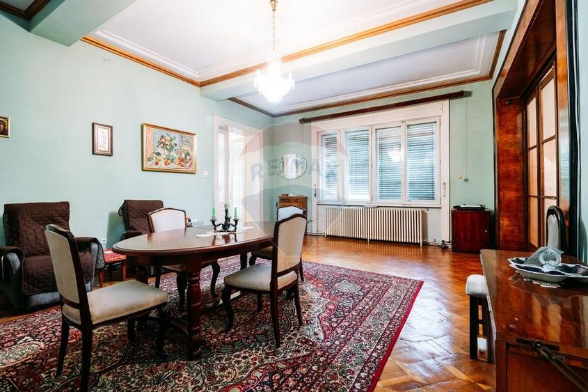 Apartament spatios cu gradina proprie intr-o vila interbelica renovata - 13