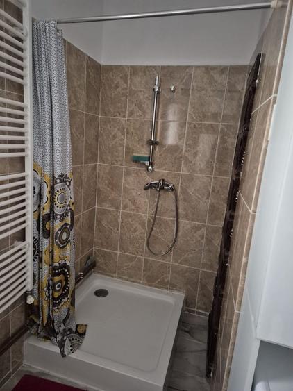 Vand s au schimb cu apartament . - 3