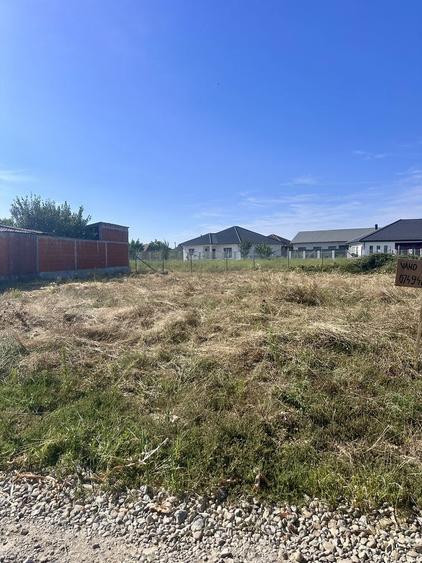 Teren de vanzare de 500 mp , pret / parcela .Usor neg - 3