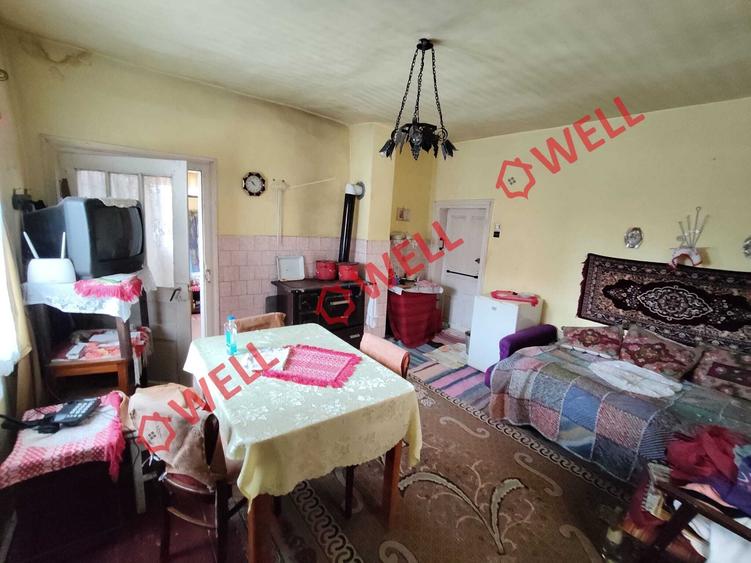 Casă din lemn de vânzare în Lunga, la drumul principal! - 4