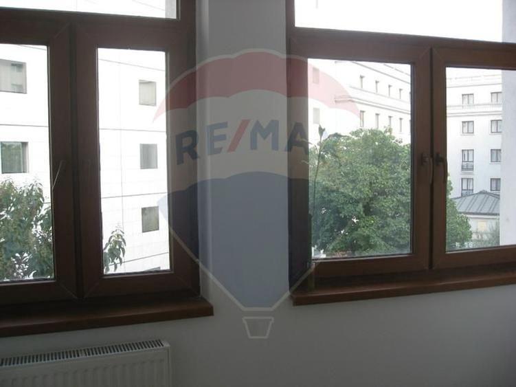 Apartament 6 camere decomandat - 11