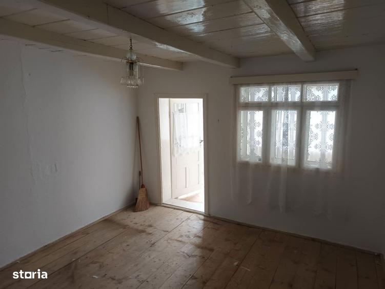 Casa locuibila + 2707 mp, situata in Leorda, la strada - 8