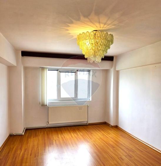 Apartament 3 camere, în zona Pod, Ramnicu Sarat et.4/4 - 1