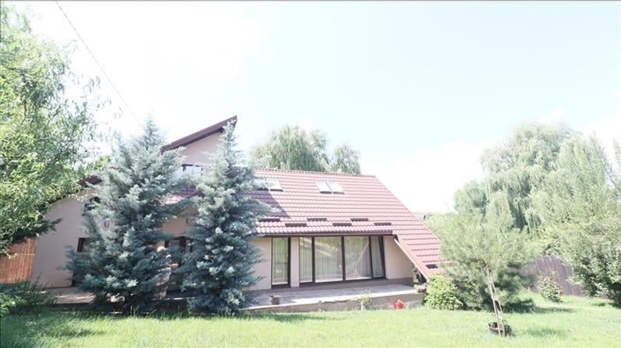 Vila individuala in Barnova 3 camere, 1000 mp teren, curte superba amenajata, ga - 1