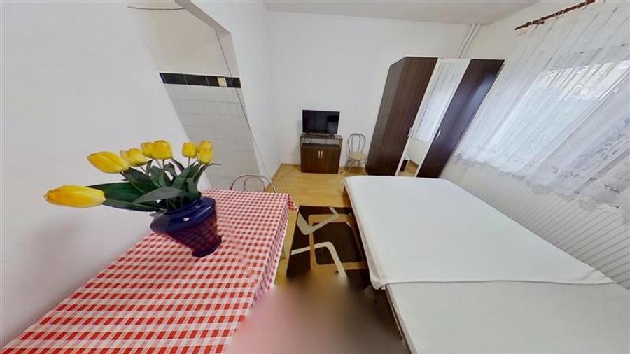 TUR 3D! Garsoniera practica,Central: vis-a-vis de Universitatea Transilvania,Bra - 4