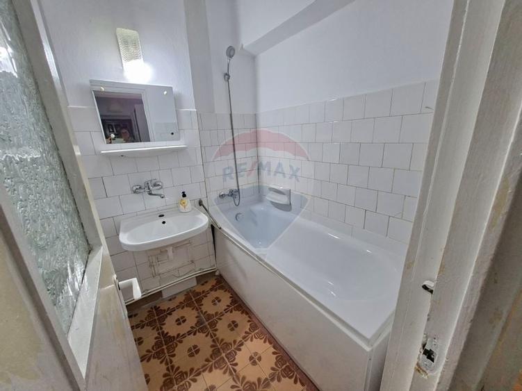 Apartament cu 3 camere de închiriat, zona Centrală, str. Mihai Viteazu - 6