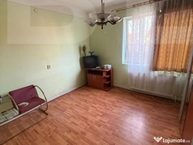 Casa de vanzare, cu 3 camere, doua bucatarii+teren in Simeri - 2