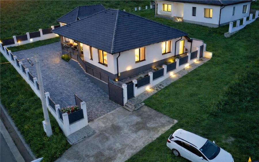 FILM3D! Eleganta si stil:Vila contemporana Sancraiu de Mures - 1