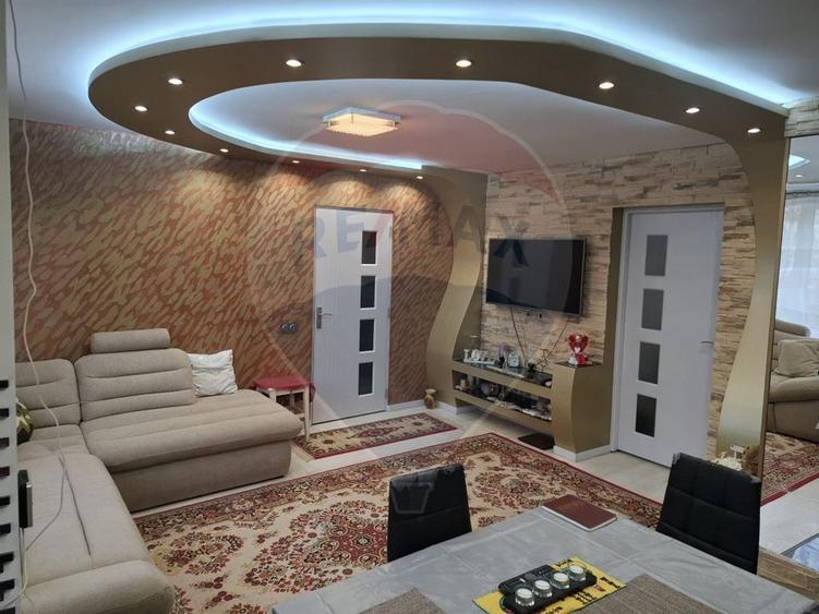 Apartament cu 3 camere de închiriat - 1