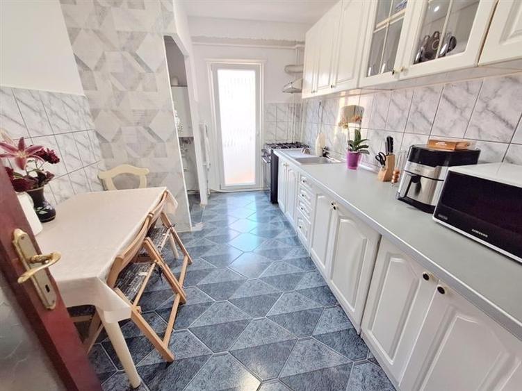 Apartament 3 camere decomandat zona Nord - 6