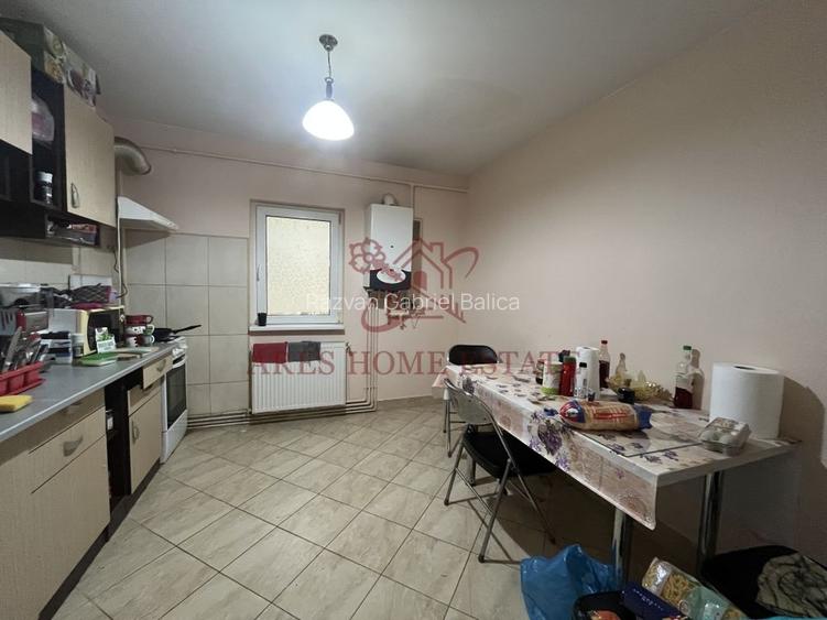 Etaj 2, centrala proprie, ideal pentru investitie - Complex