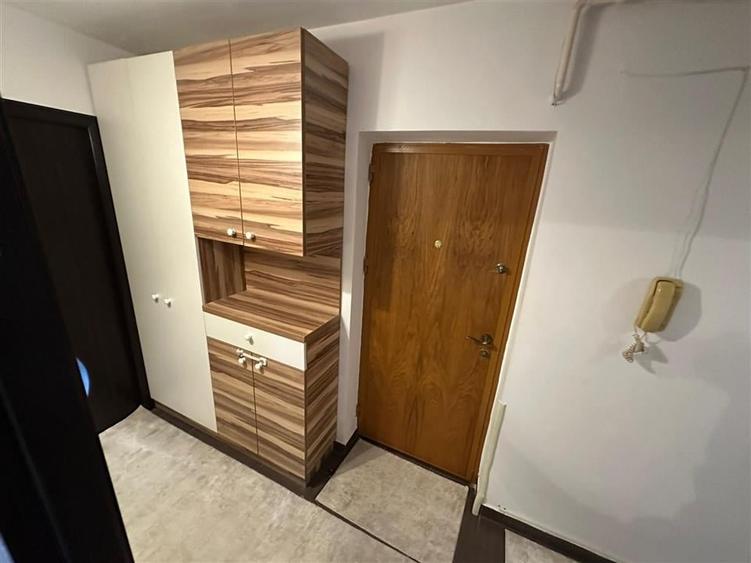 Cug - Selgros - 2 Camere Decomandat - Bloc 1985 - 16