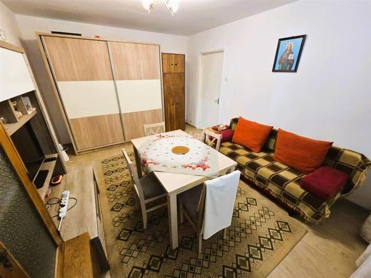 Apartament 2 camere, etaj 1 mobilat si utilat. Zona Gemenii Apartament 2 camere, etaj 1 mobilat si utilat. Zona Gemenii