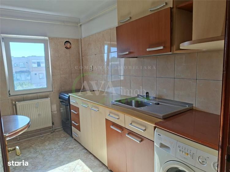 Apartament cu 3 camere decomandat în Narcisa