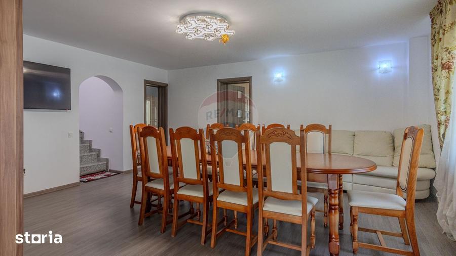 Casă cu Teren 1074 Mp în Moieciu