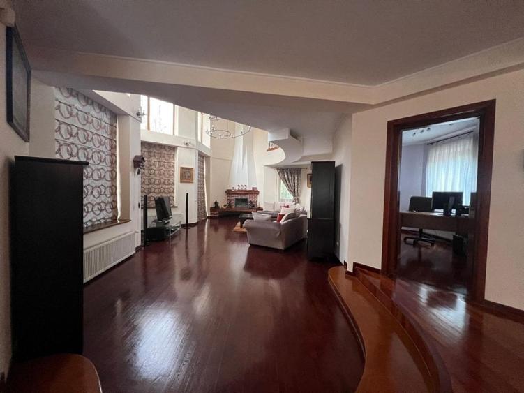 Vila de vis cu parc privat  — Panoramă Unică Spre Crucea Caraiman, - 17