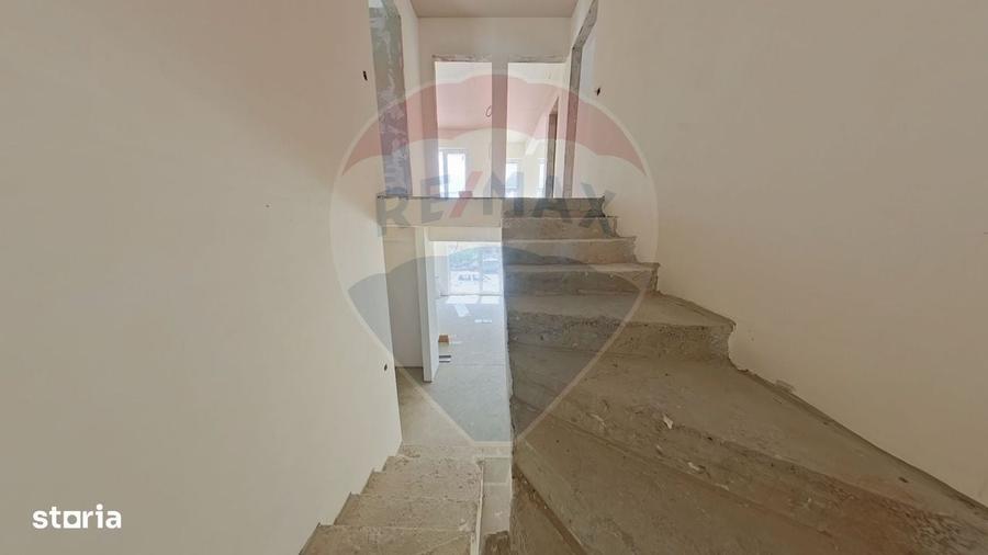 Casă cu 4 camere în Central