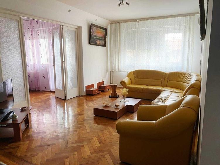 Apartament cu 3 camere decomandat în Dacia