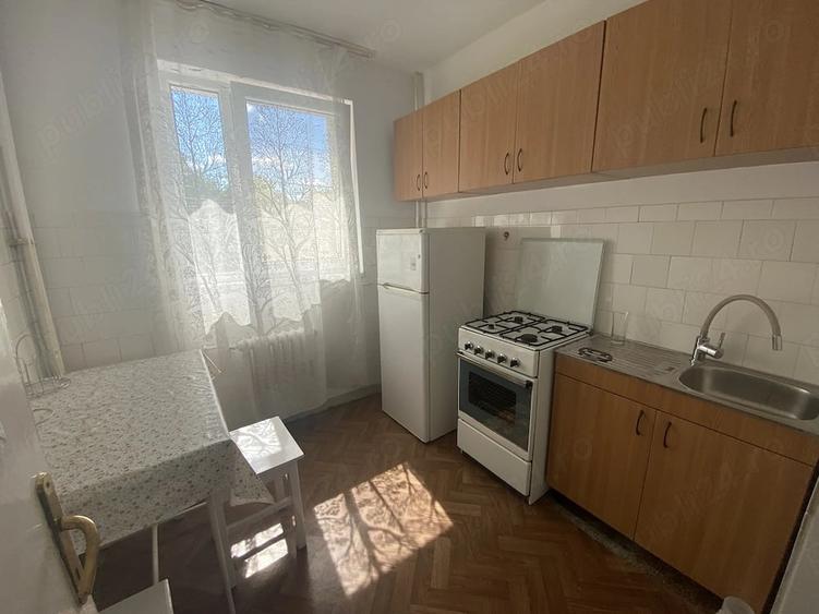 Apartament cu 3 camere decomandat, mobilat în Central