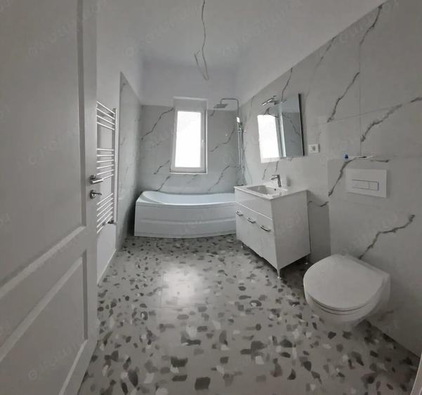 Casă cu 5 camere cu Teren 365 Mp în Covaci