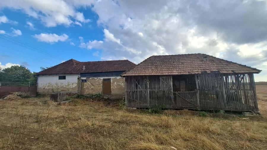 Casă cu 4 camere în Hodiș
