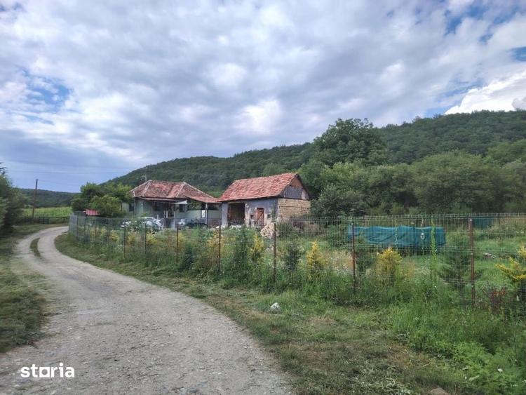 Casă cu 2 camere cu Teren 1458 Mp în Vultureni