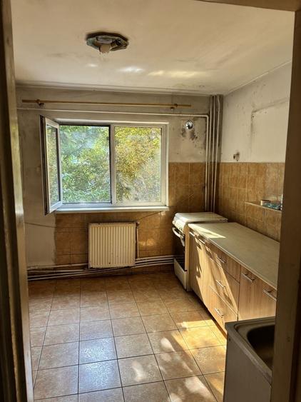 Apartament cu 4 camere decomandat în Burdujeni